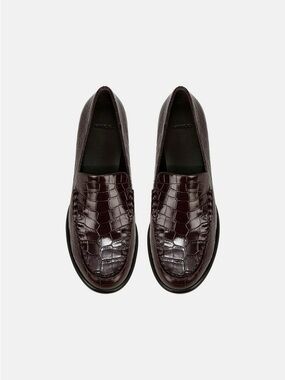 ✨ Like New Vince Naomi Croc-embossed Leather Loafer in Cacao Brown ✨